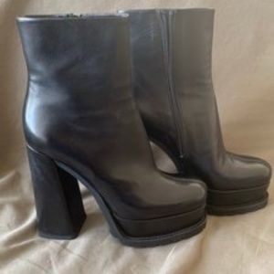 Black Leather Stylish Boots/Booties MADE IN ITALY